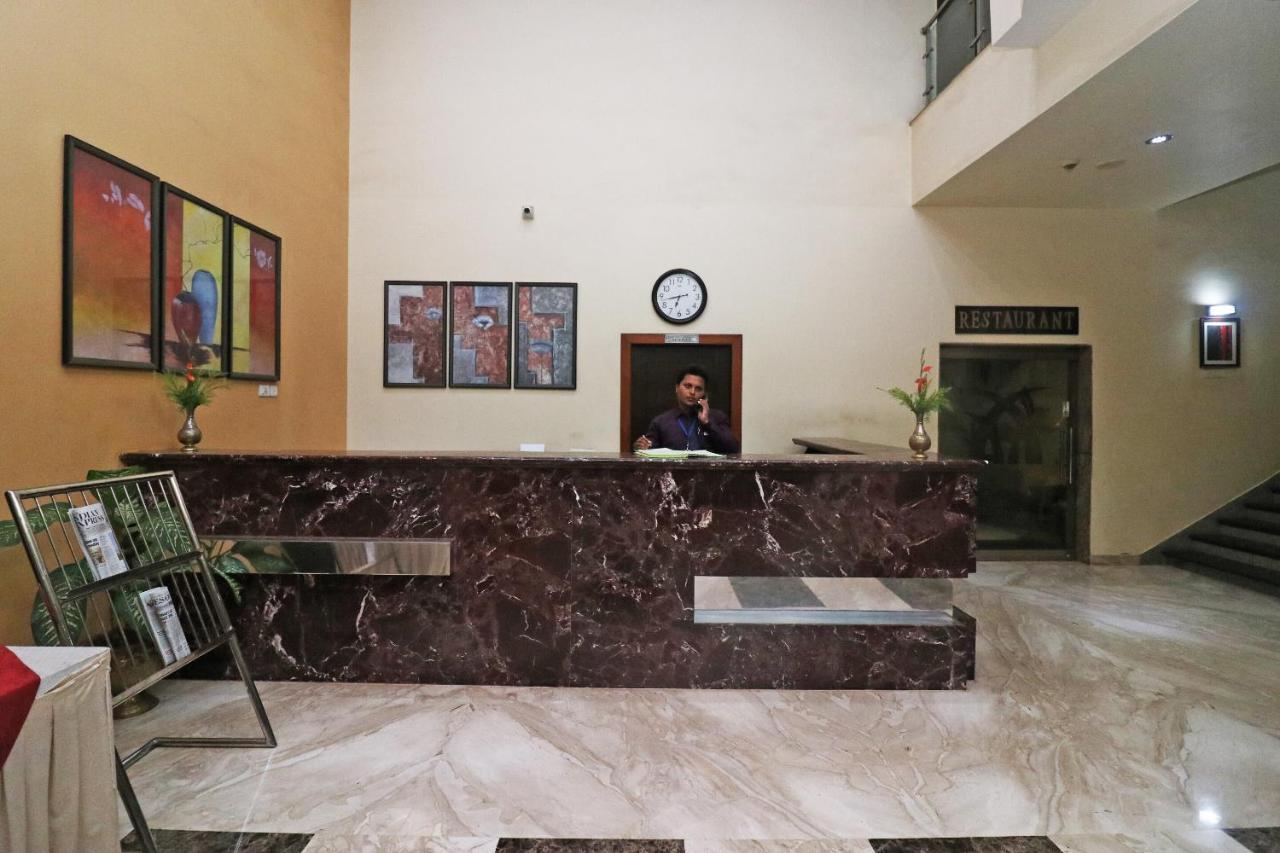 Capital O 40848 Hotel Mirabel Kupand Exterior photo