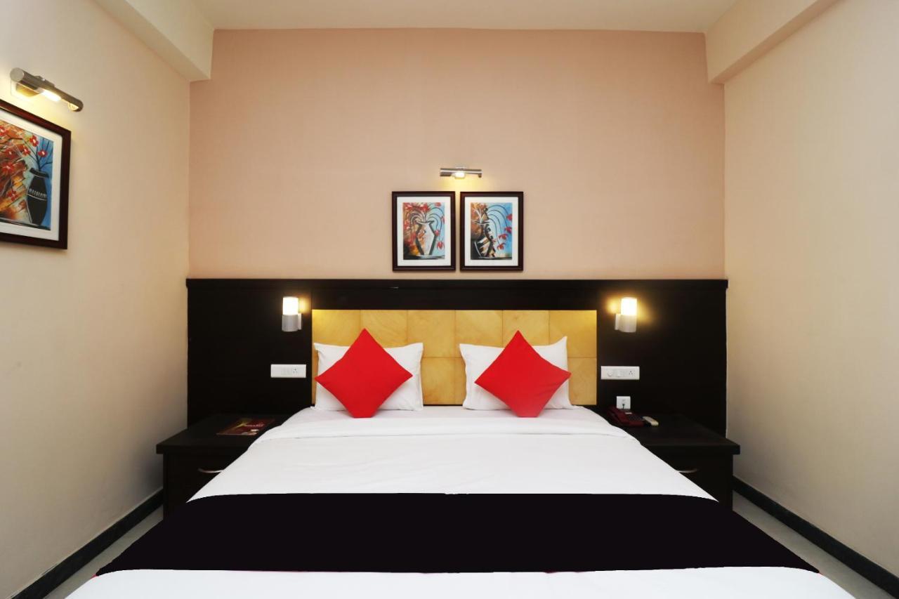 Capital O 40848 Hotel Mirabel Kupand Exterior photo