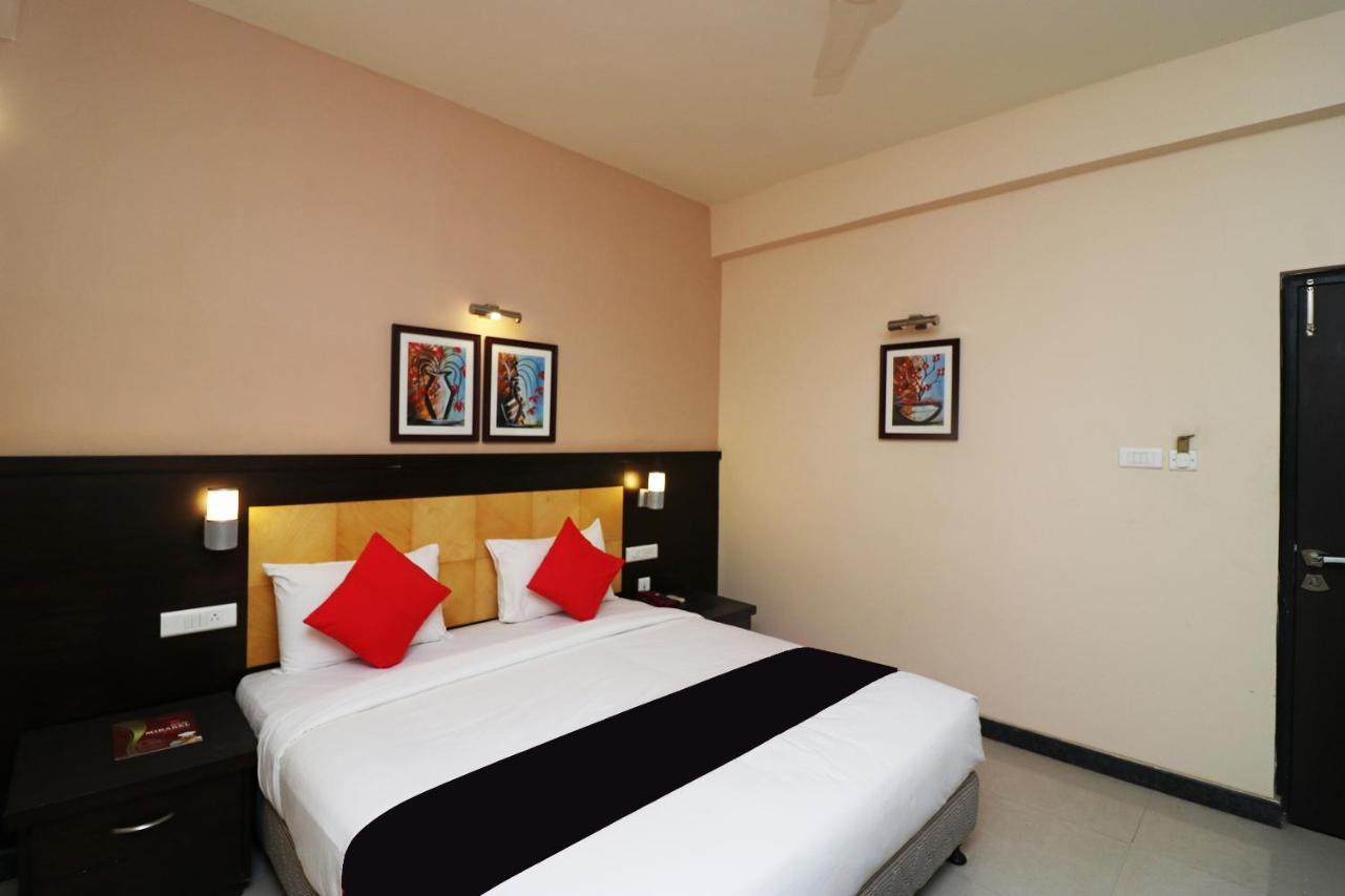 Capital O 40848 Hotel Mirabel Kupand Exterior photo