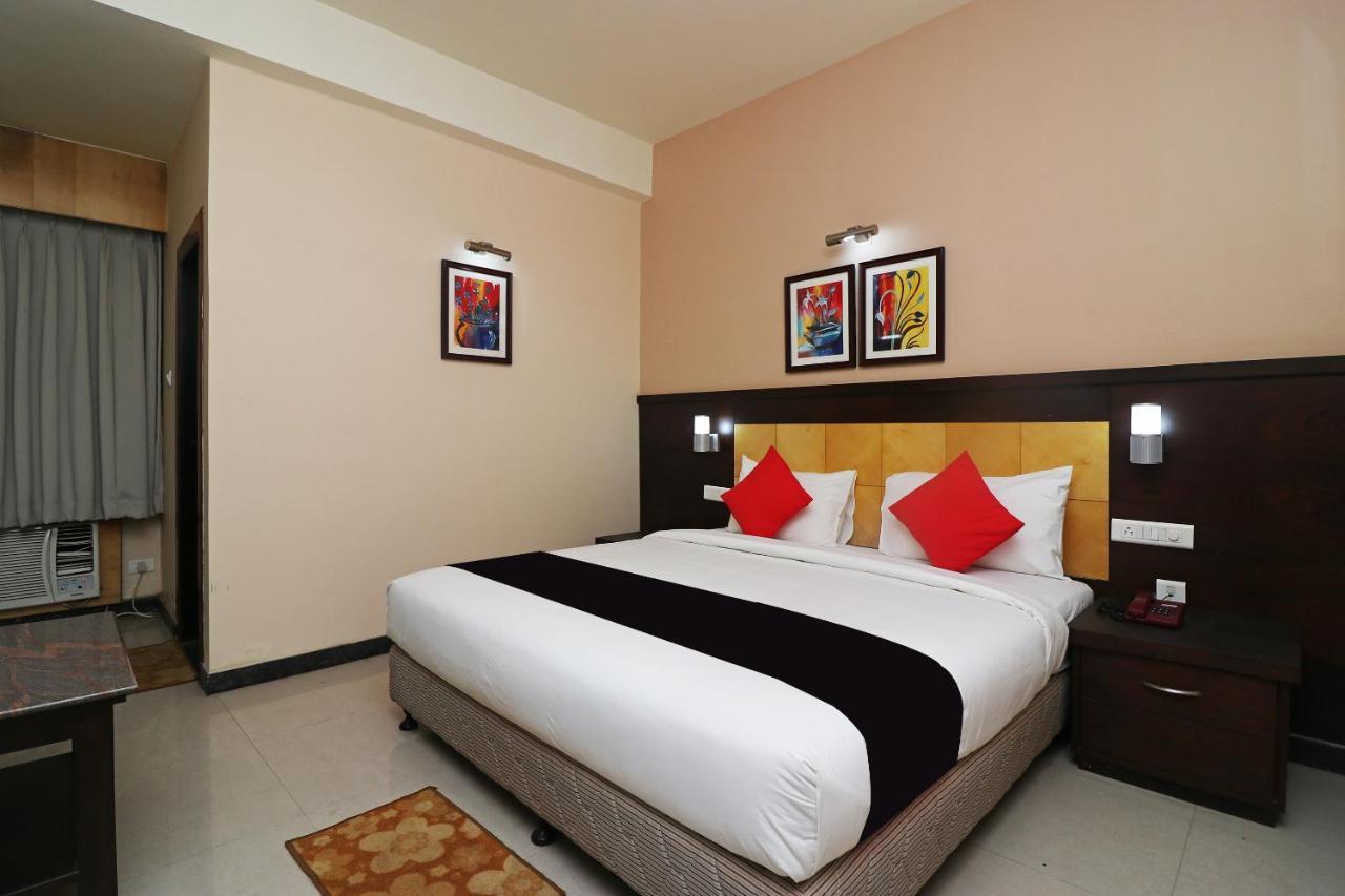 Capital O 40848 Hotel Mirabel Kupand Exterior photo