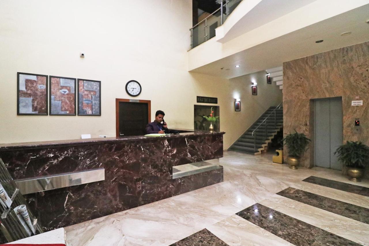 Capital O 40848 Hotel Mirabel Kupand Exterior photo